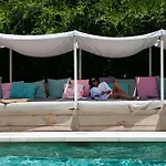 Otel Font Mourier Cogolin
