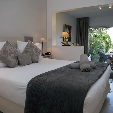 Font Mourier Hotel Cogolin