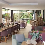Font Mourier Hotel