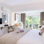 Font Mourier Hotel Cogolin