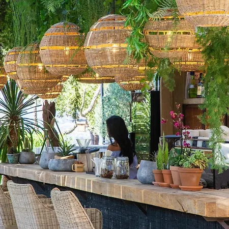 Font Mourier Hotel 4*