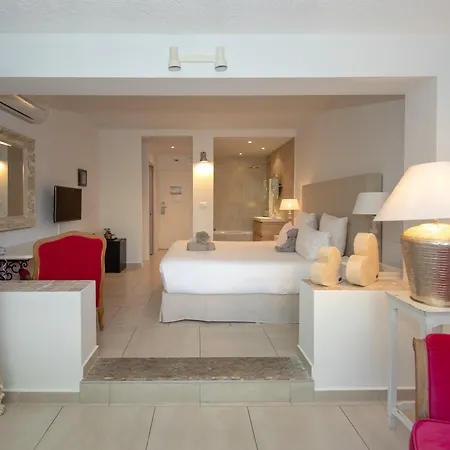 Font Mourier Hotel 4*