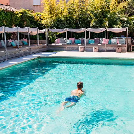 Font Mourier Hotel