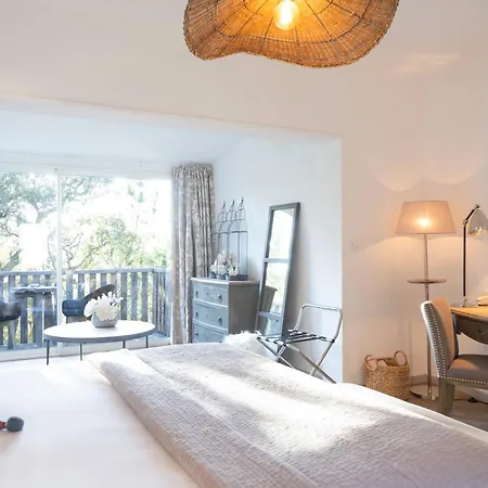 Font Mourier Hotel