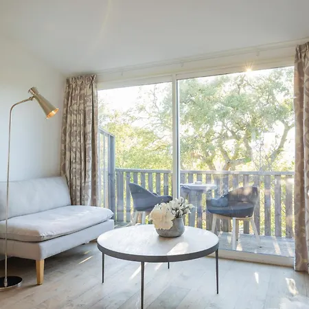 Font Mourier Hotel 4*