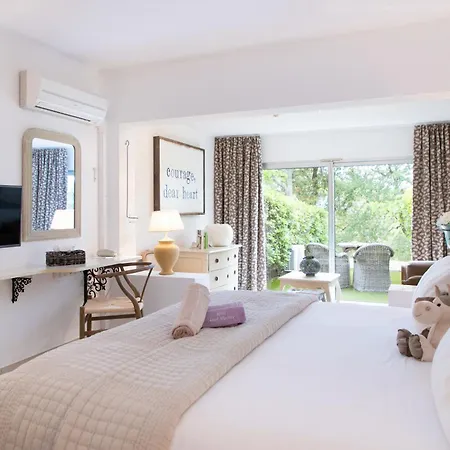 Font Mourier Hotel Cogolin