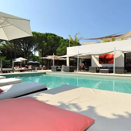 Font Mourier Hotel 4*