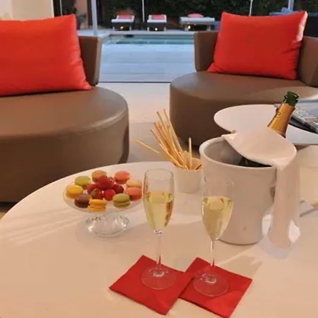 Font Mourier Hotel