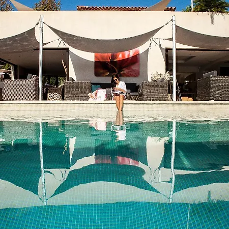 Font Mourier Hotel 4*